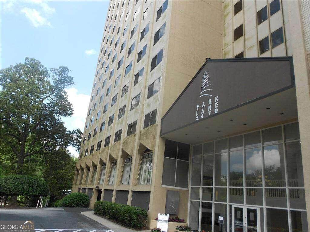 Condominium for Sale at Peachtree Hills, Atlanta, GA 30305