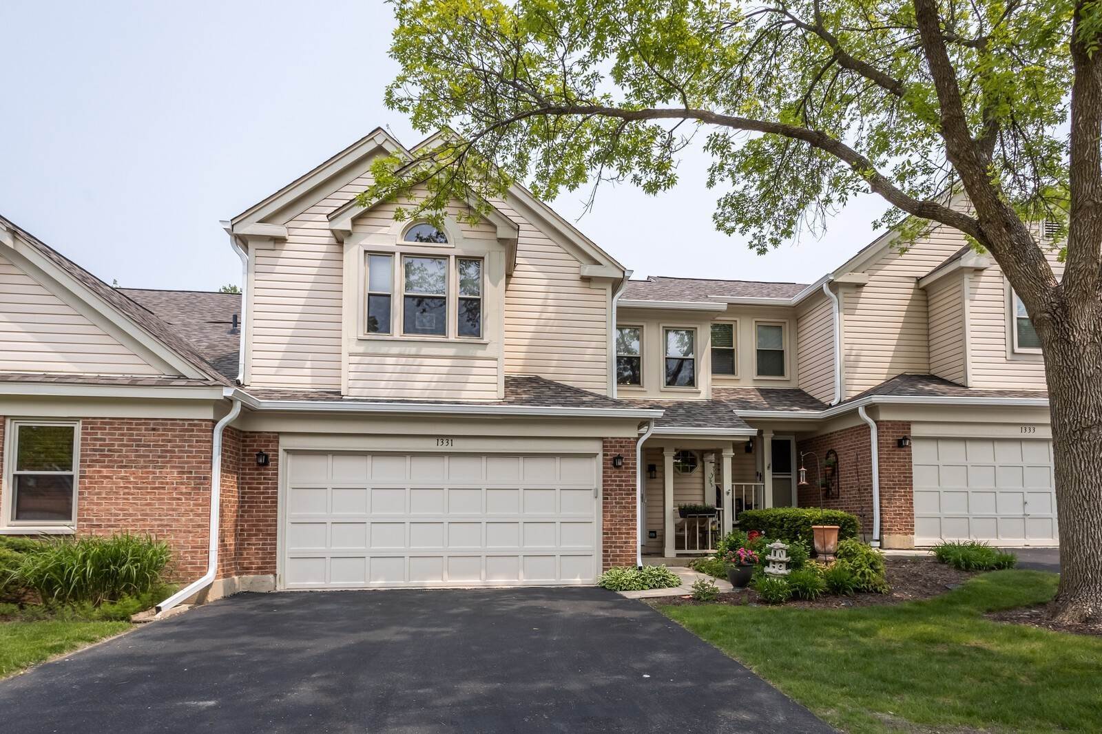 Townhouse for Sale at Wheeling, IL 60090