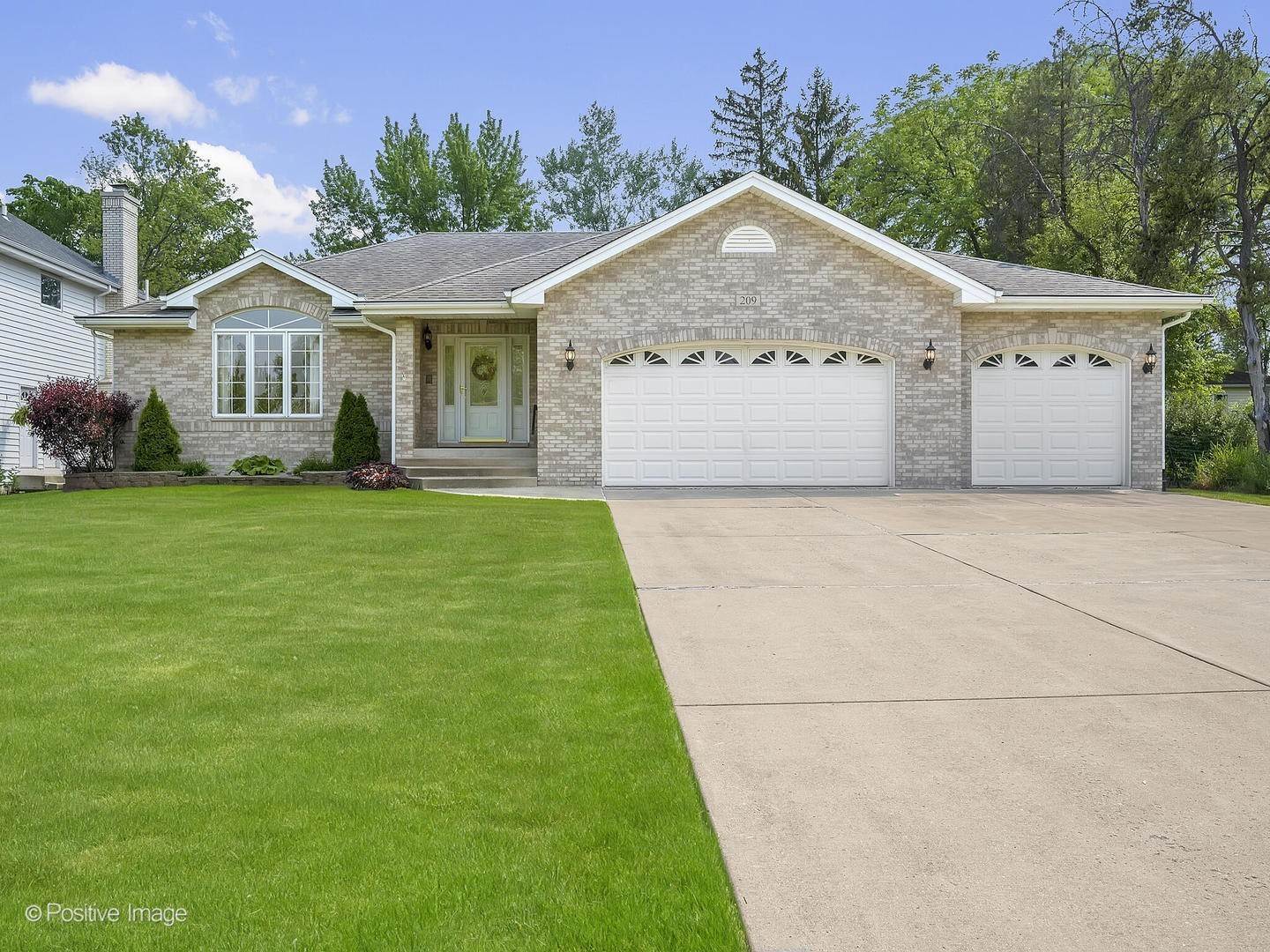 Single Family for Sale at Willowbrook, IL 60527