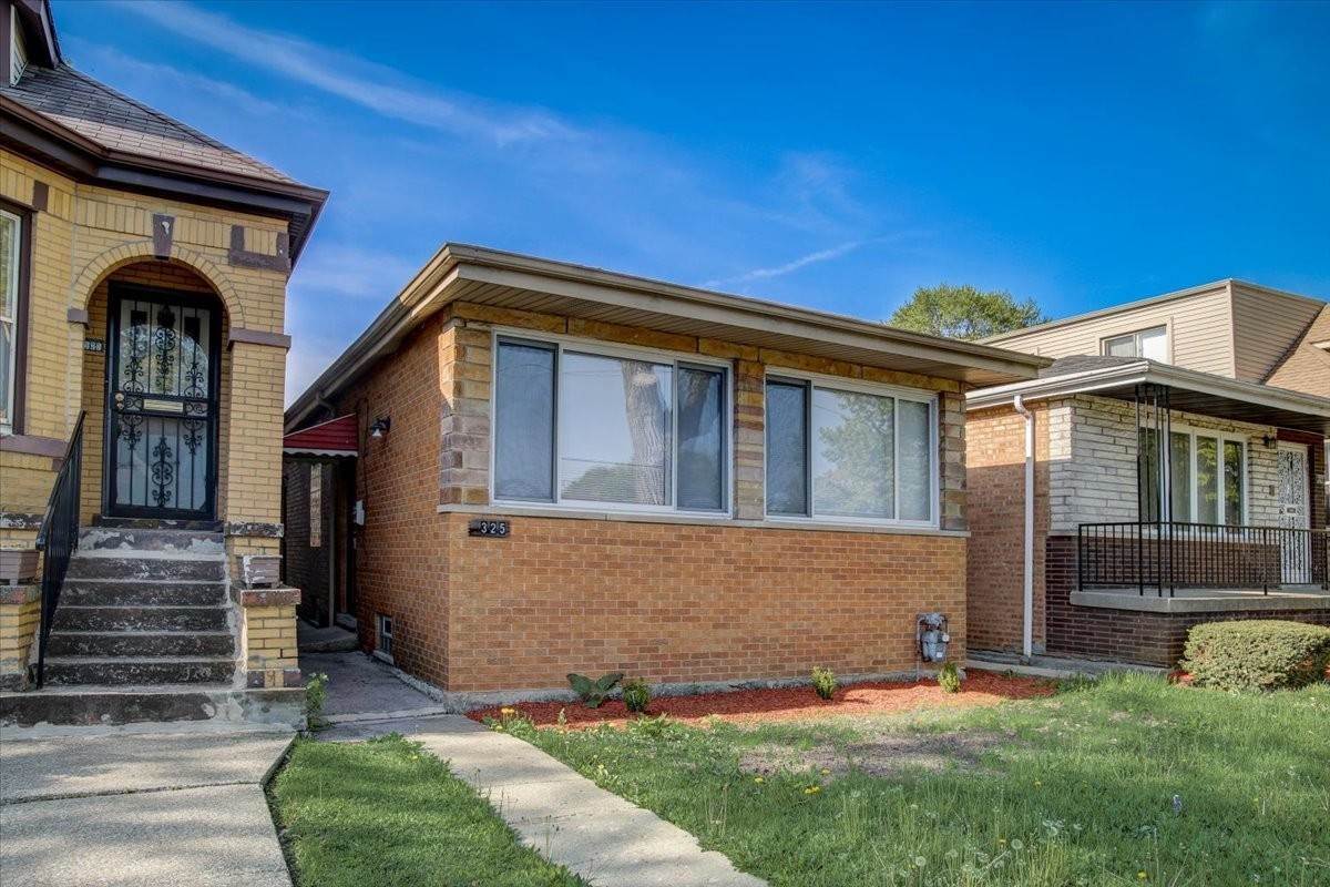 Single Family for Sale at Fernwood, Chicago, IL 60628