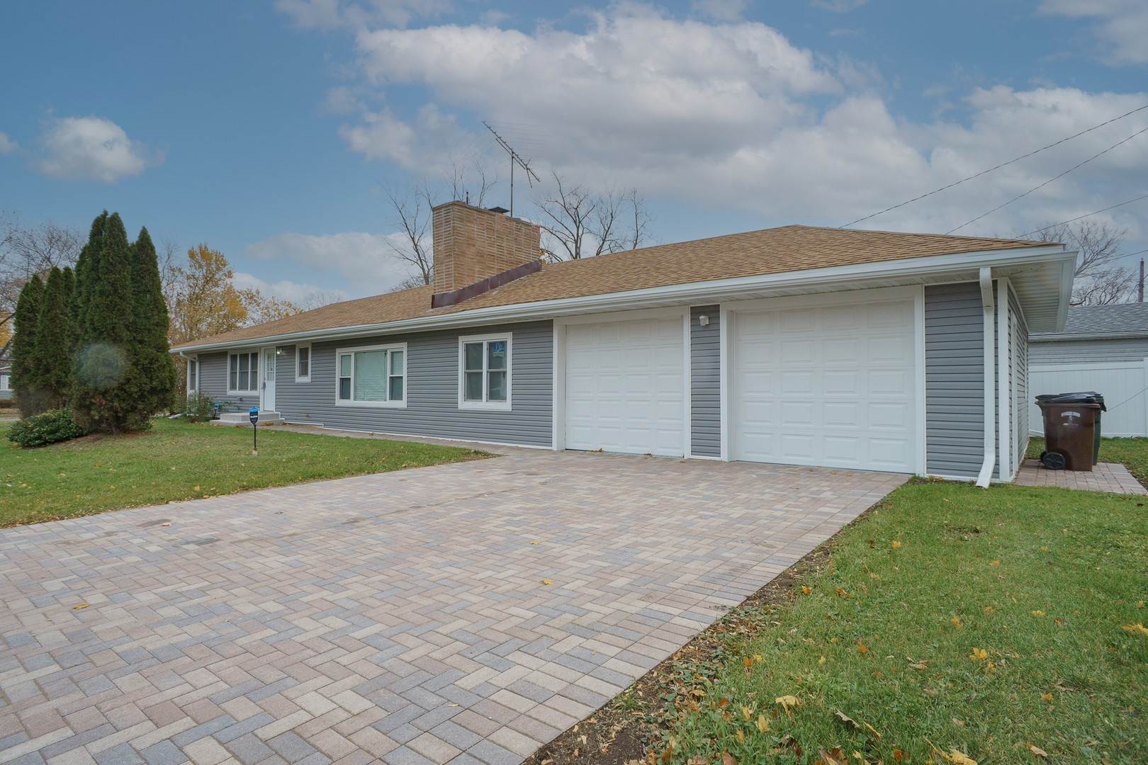 Single Family for Sale at Winthrop Harbor, IL 60096
