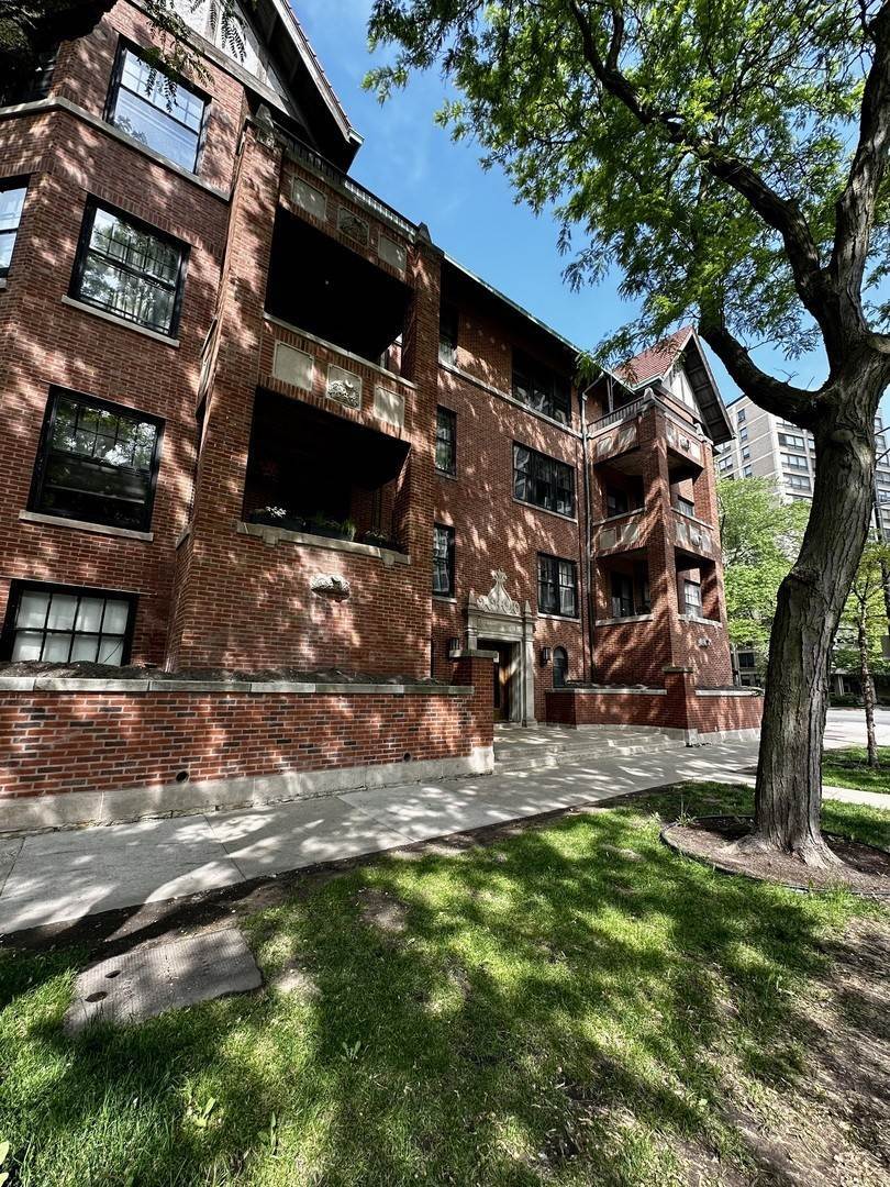 Single Family for Sale at East Hyde Park, Chicago, IL 60615