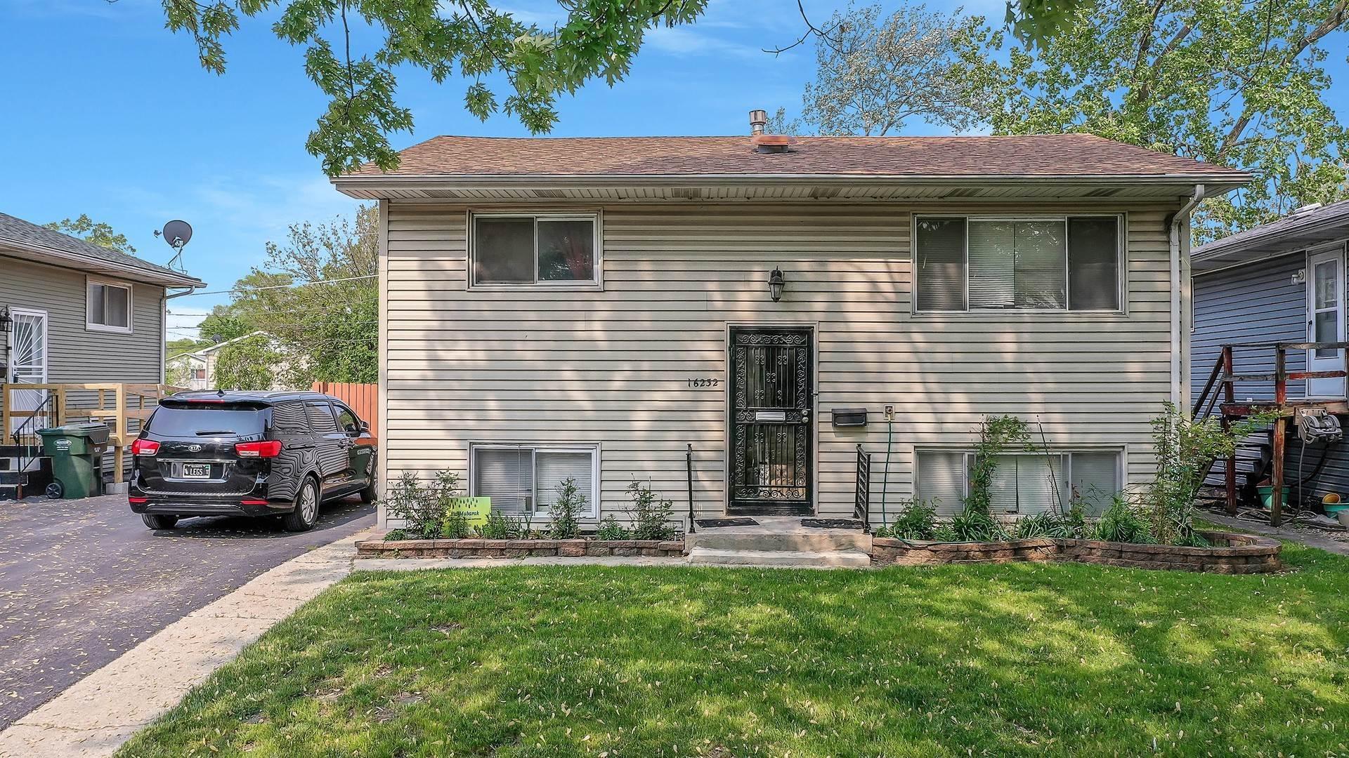Single Family for Sale at Markham, IL 60428
