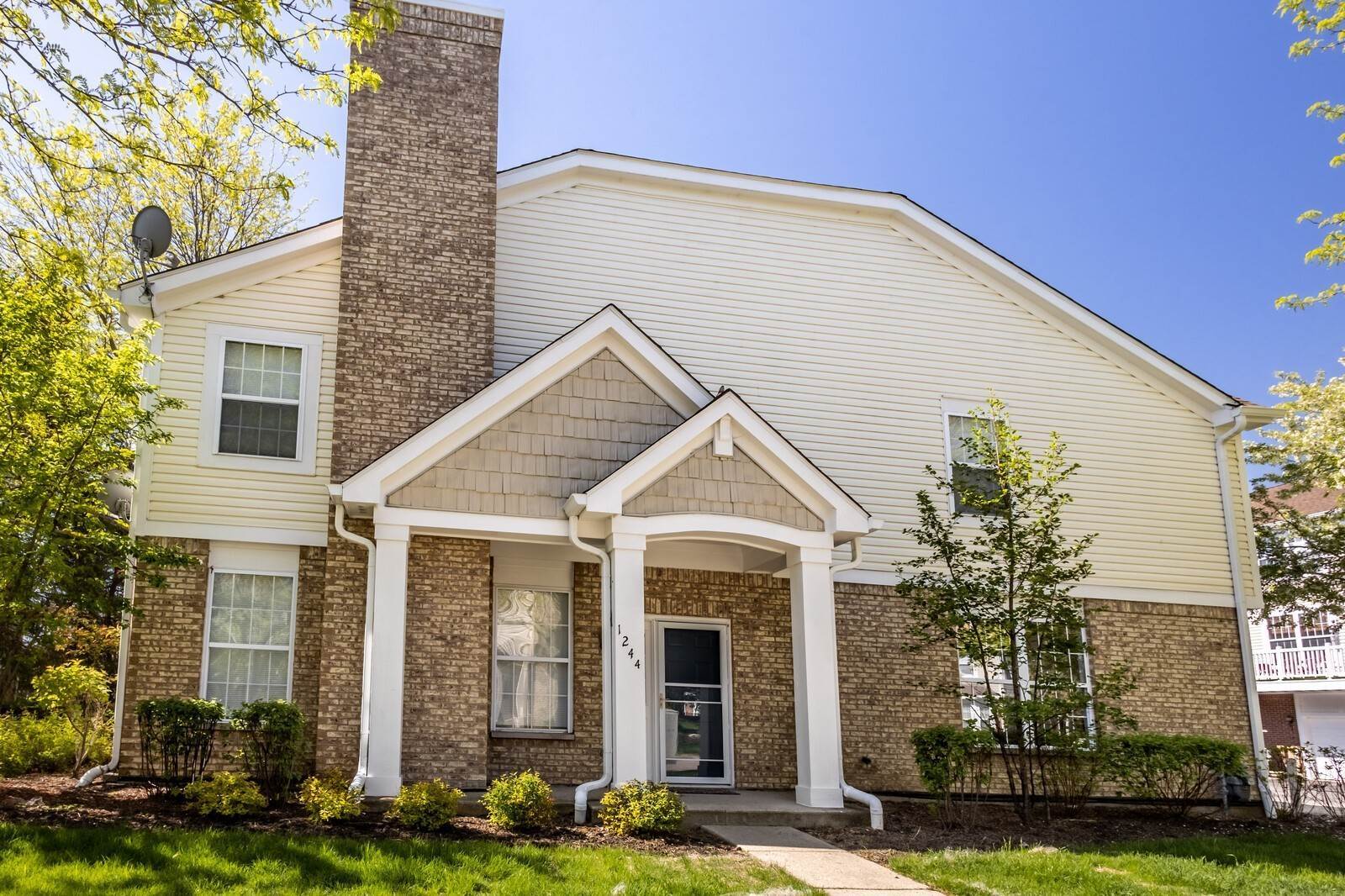 Townhouse for Sale at Vernon Hills, IL 60061
