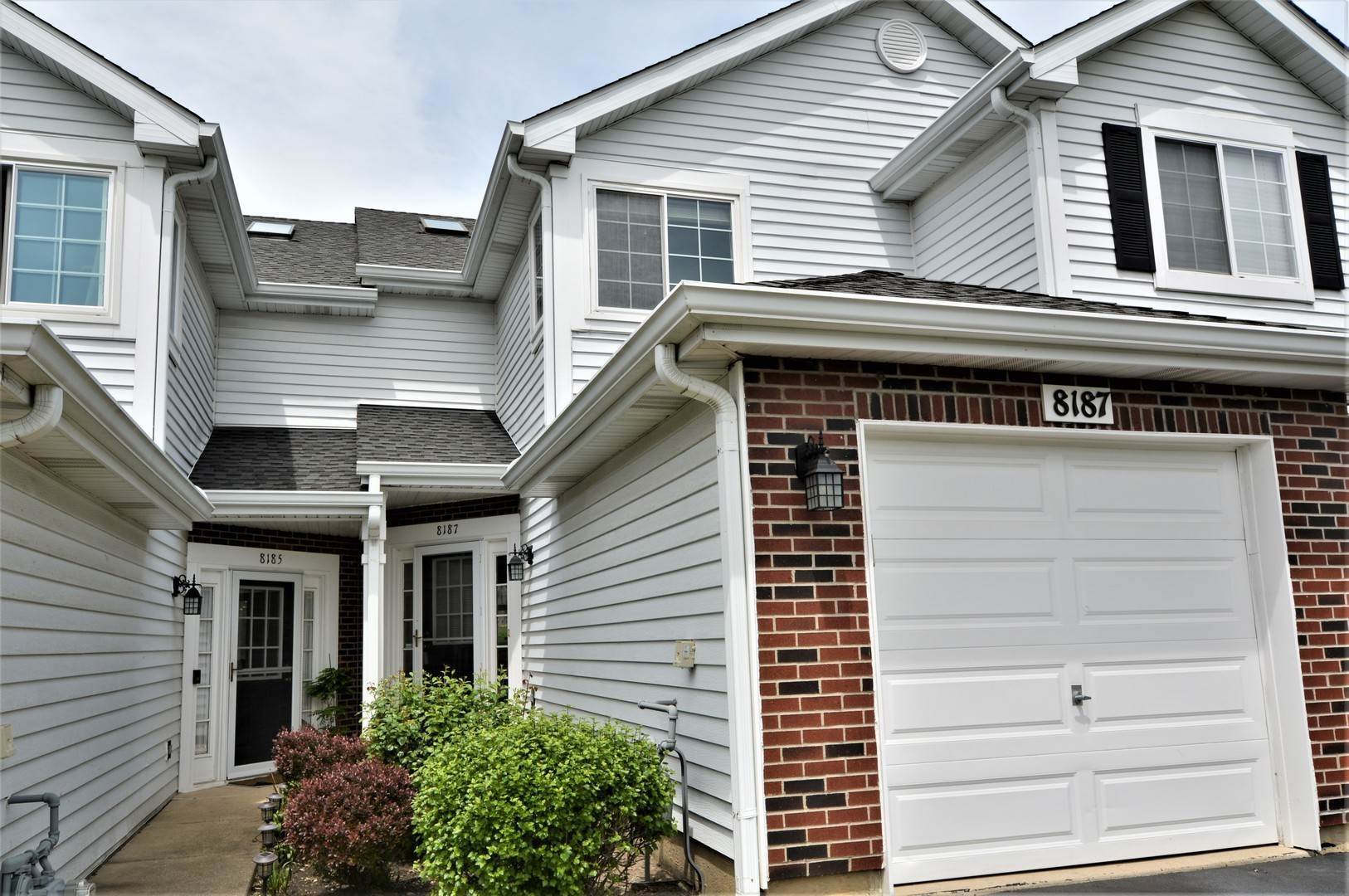 Townhouse for Sale at Darien, IL 60561
