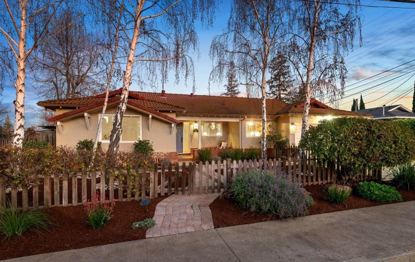 Single Family for Sale at Mountain View, CA 94040