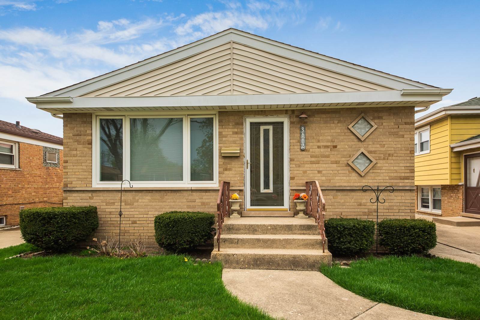 Single Family for Sale at Franklin Park, IL 60131