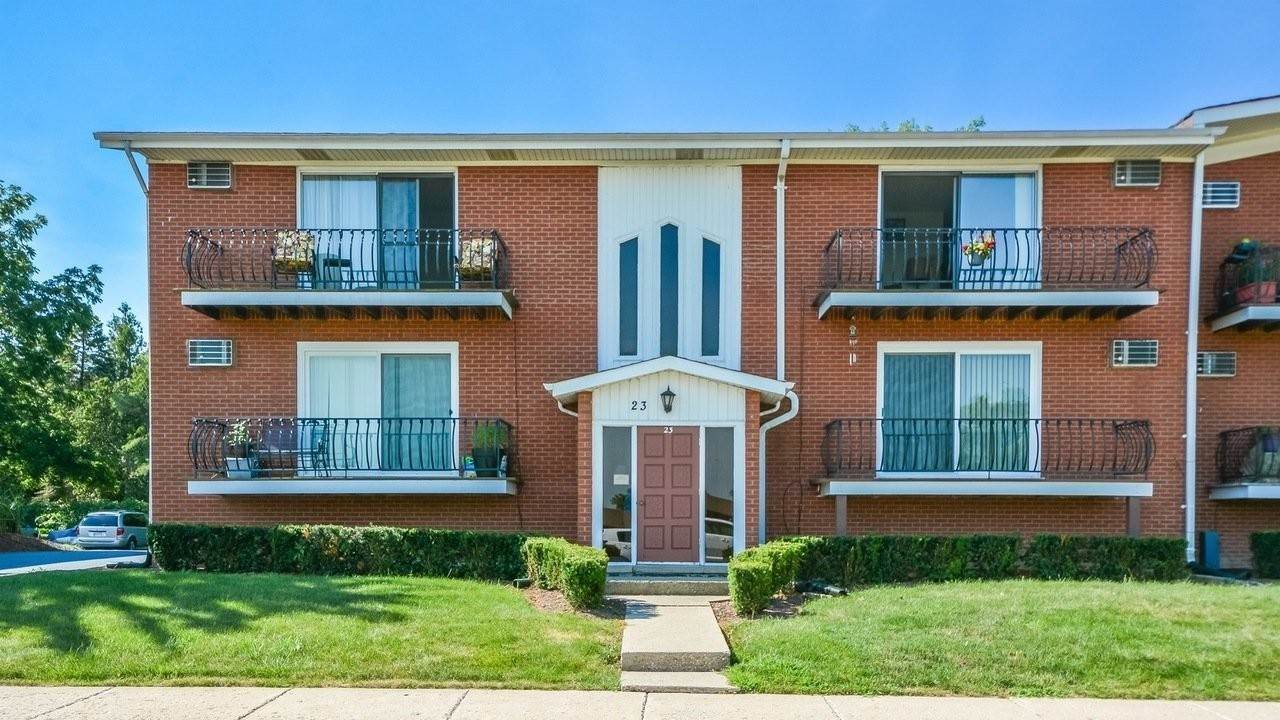 Single Family at Westmont, IL 60559