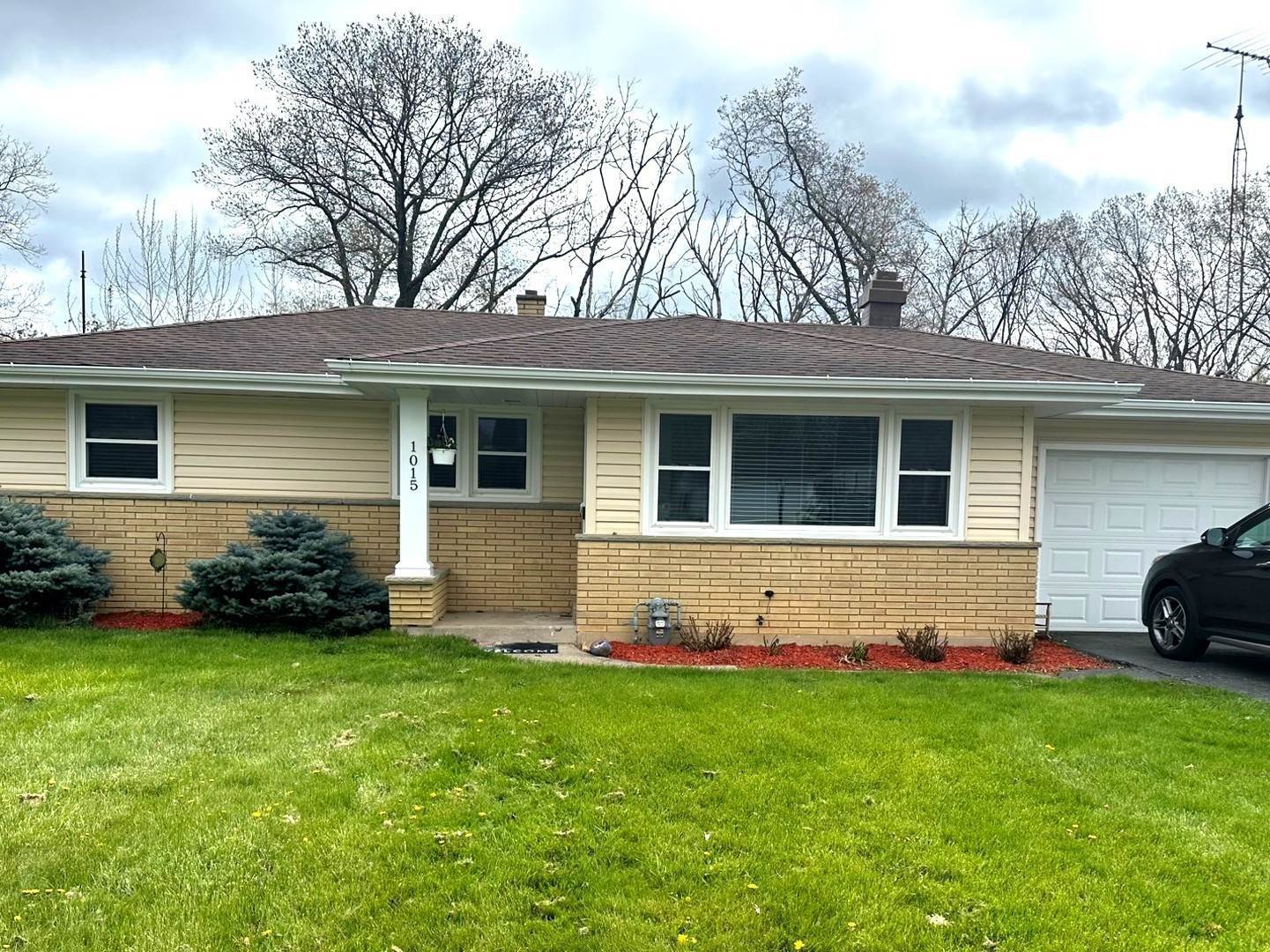 Single Family for Sale at Winthrop Harbor, IL 60096