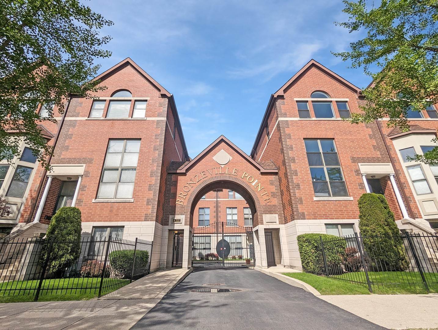 Townhouse for Sale at Grand Boulevard, Chicago, IL 60653