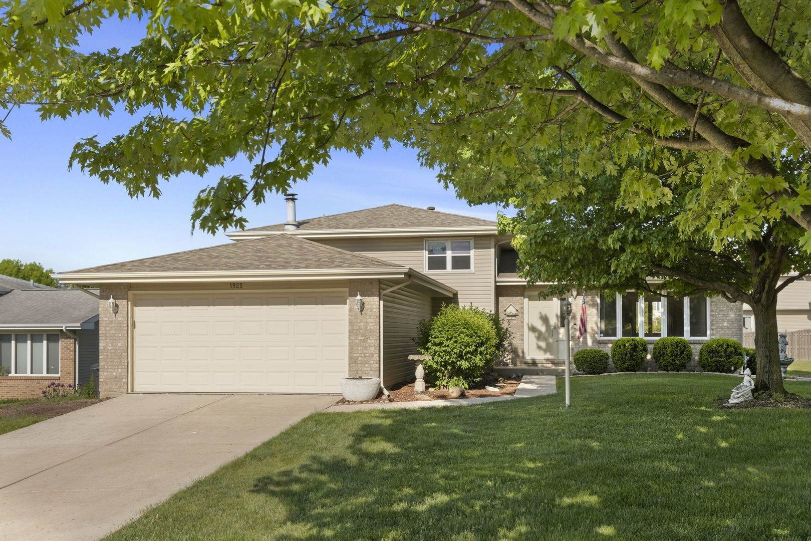 Single Family at Crest Hill, IL 60403