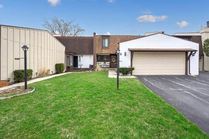 Townhouse for Sale at Indian Head Park, IL 60525
