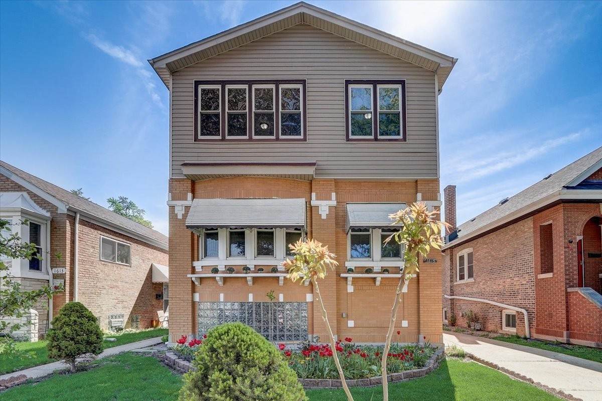 Single Family for Sale at Berwyn, IL 60402
