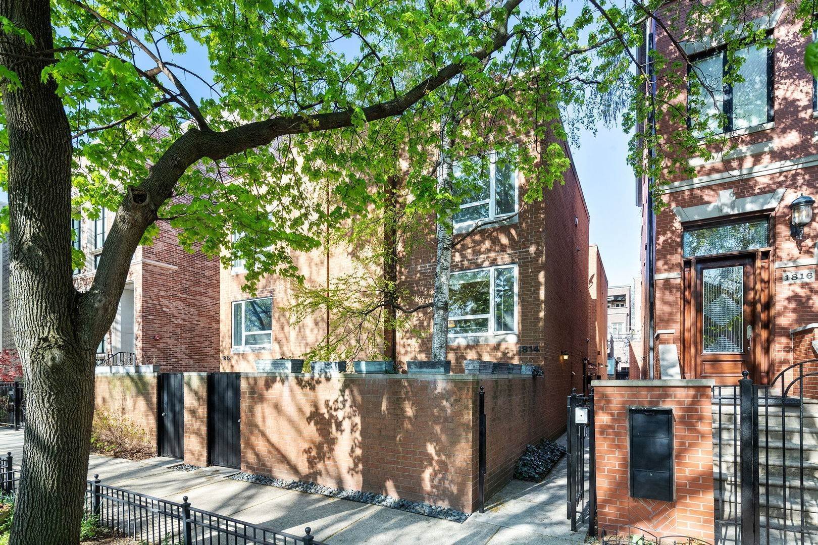 Townhouse for Sale at Old Town Triangle, Chicago, IL 60614
