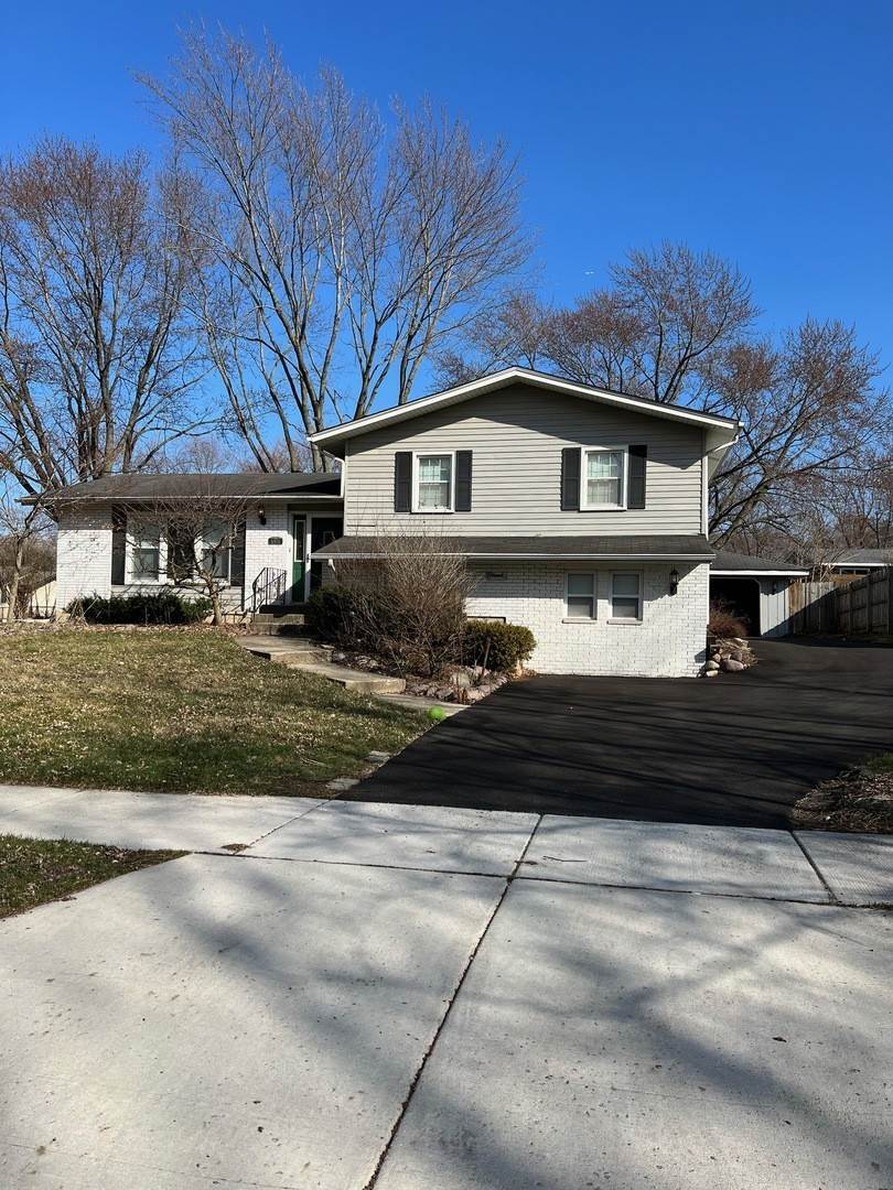 Single Family at Downers Grove, IL 60516