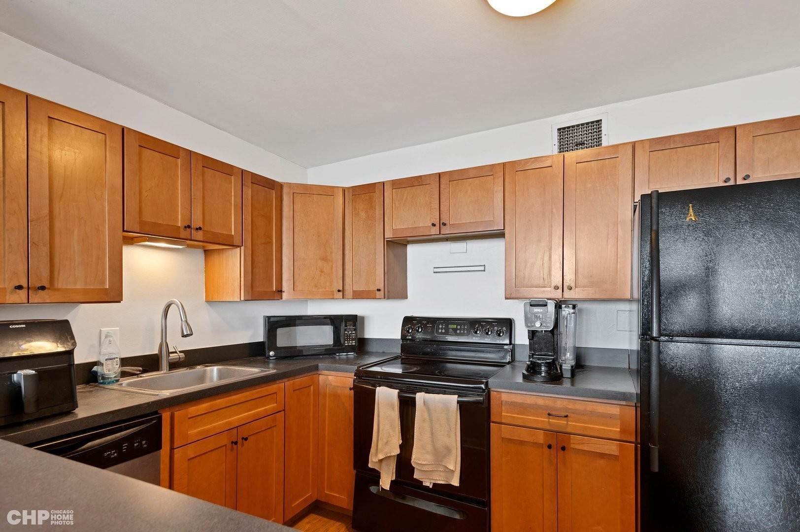 3. Single Family for Sale at Old Town Triangle, Chicago, IL 60614