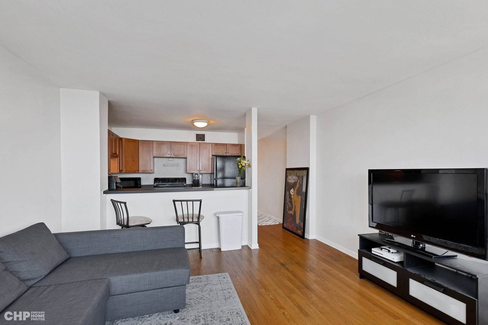 8. Single Family for Sale at Old Town Triangle, Chicago, IL 60614