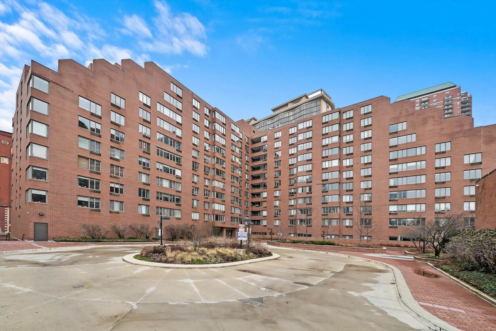Single Family for Sale at Dearborn Park, Chicago, IL 60605