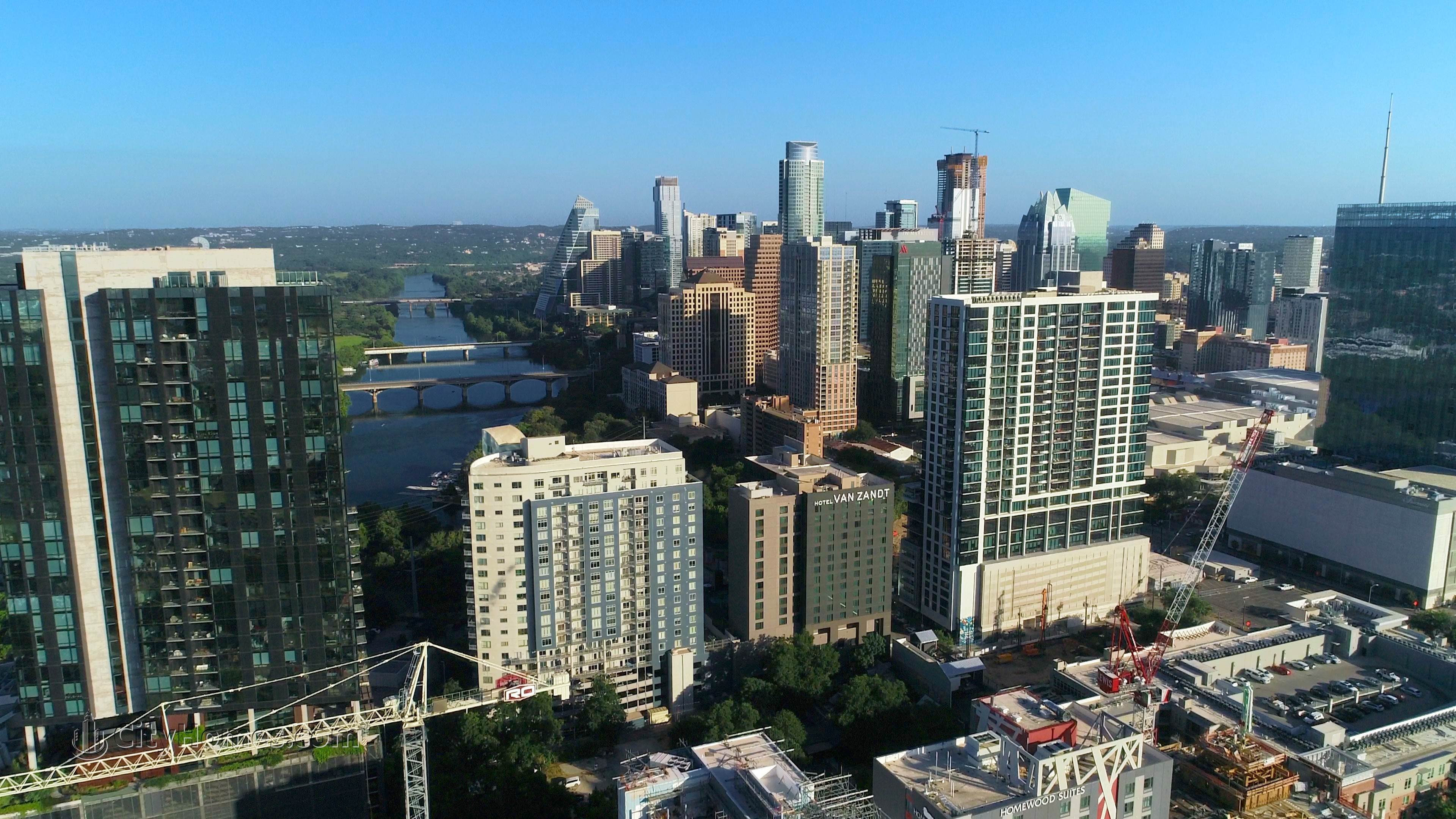 4. Shore Condominiums xây dựng tại 603 Davis St, Downtown Austin, Austin, TX 78701