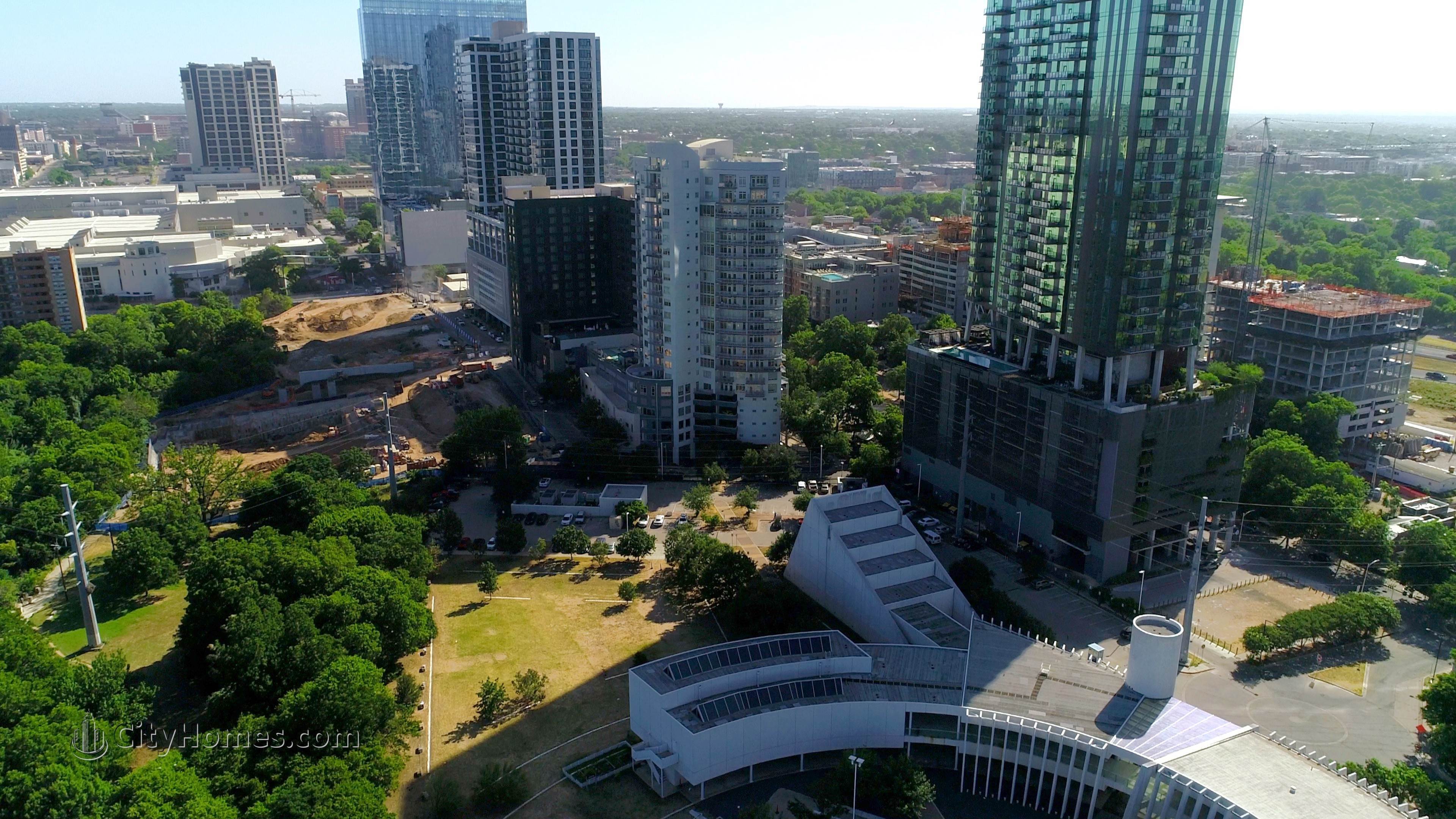 5. Shore Condominiums xây dựng tại 603 Davis St, Downtown Austin, Austin, TX 78701