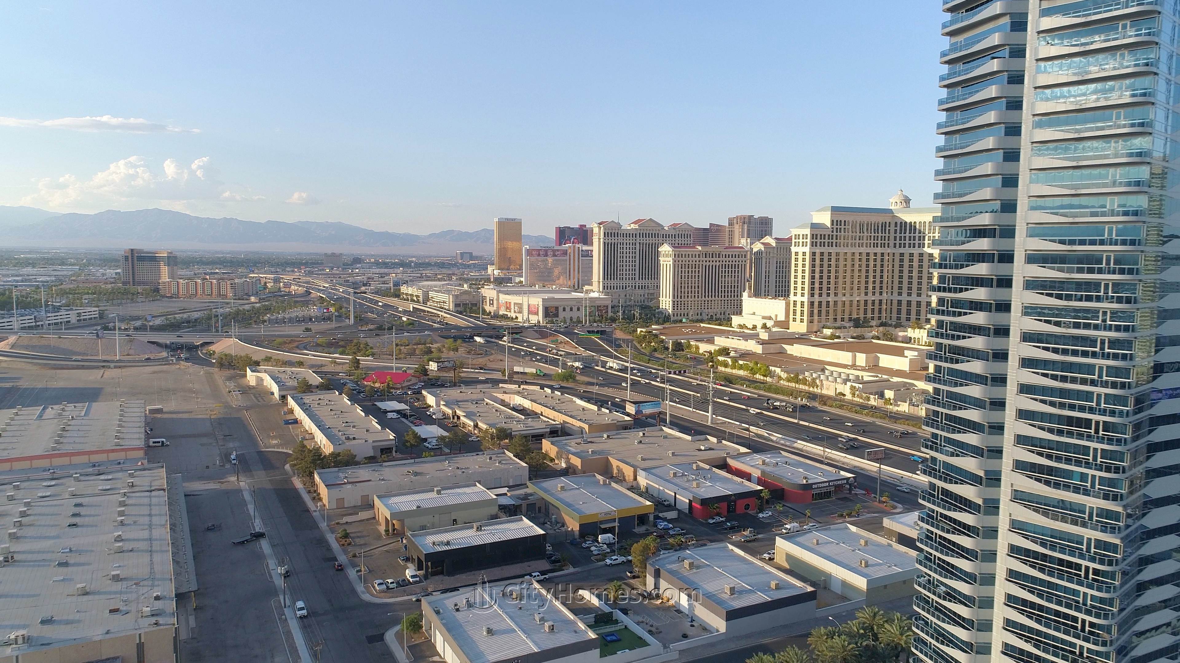 7. Panorama Towers xây dựng tại 4525 Dean Martin Dr, Las Vegas, NV 89103