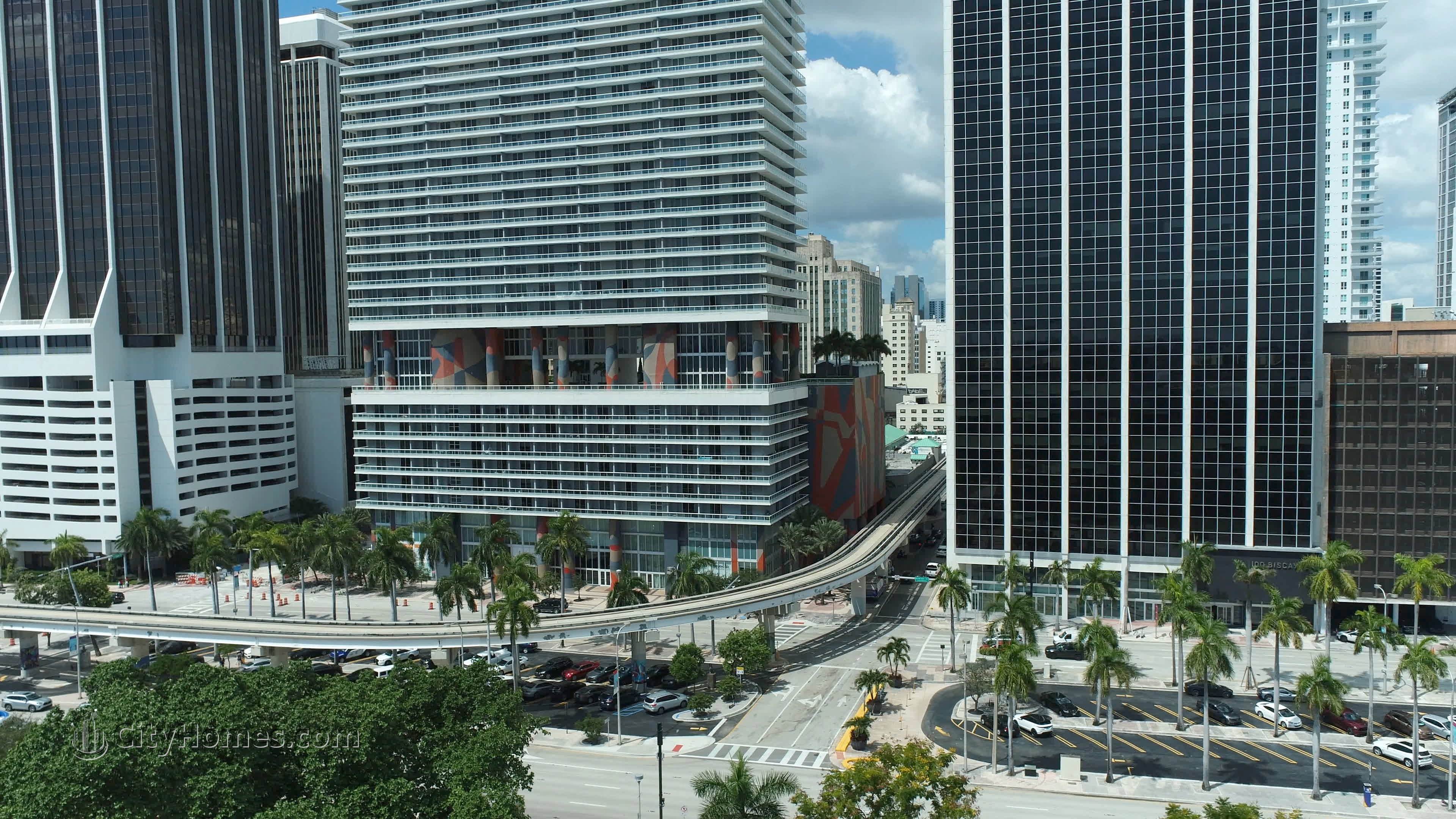 2. xây dựng tại 50 Biscayne Boulevard, Miami, FL 33132