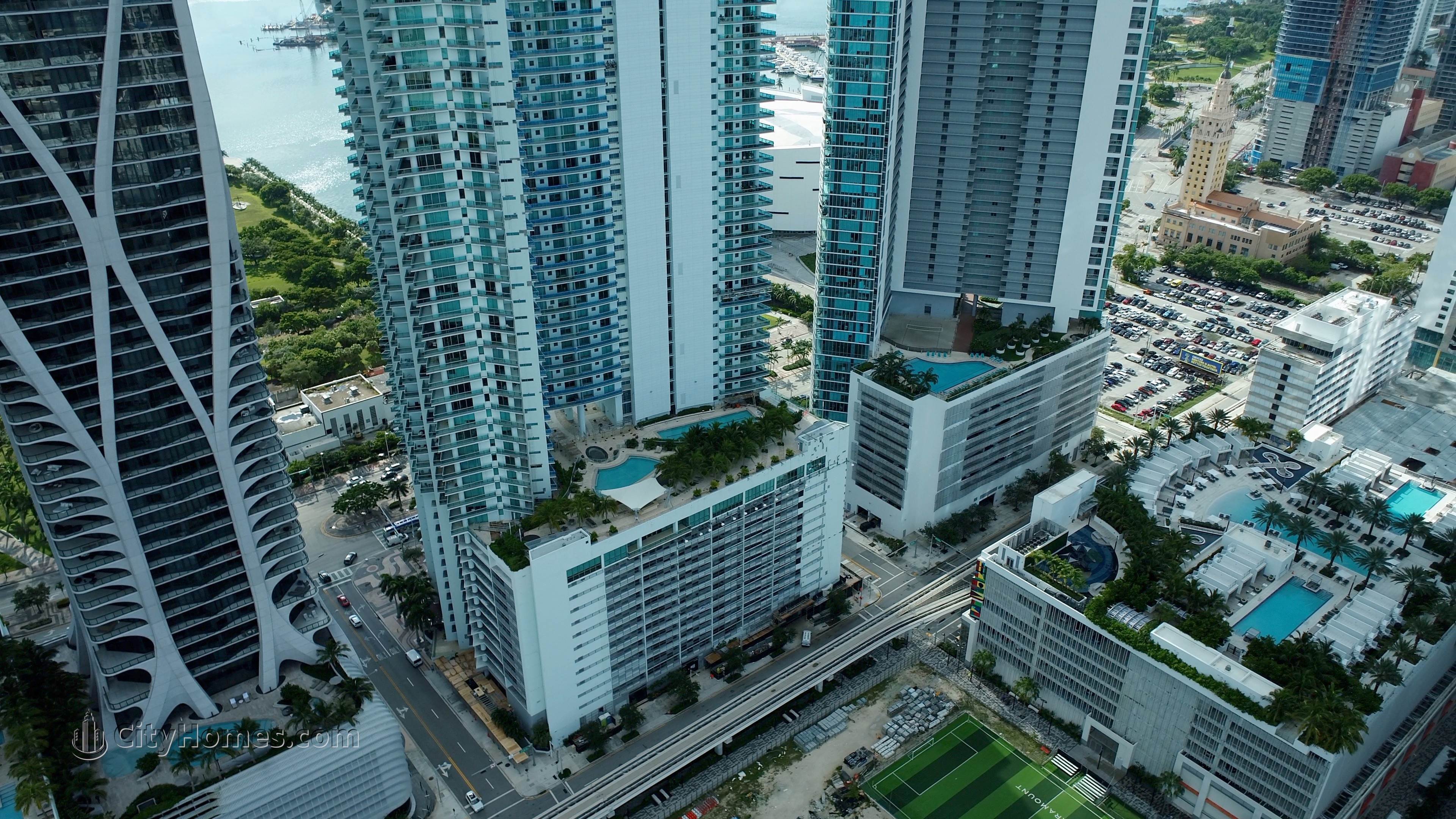 4. 900 Biscayne Bay byggnad vid 900 Biscayne Boulevard, Miami, FL 33132