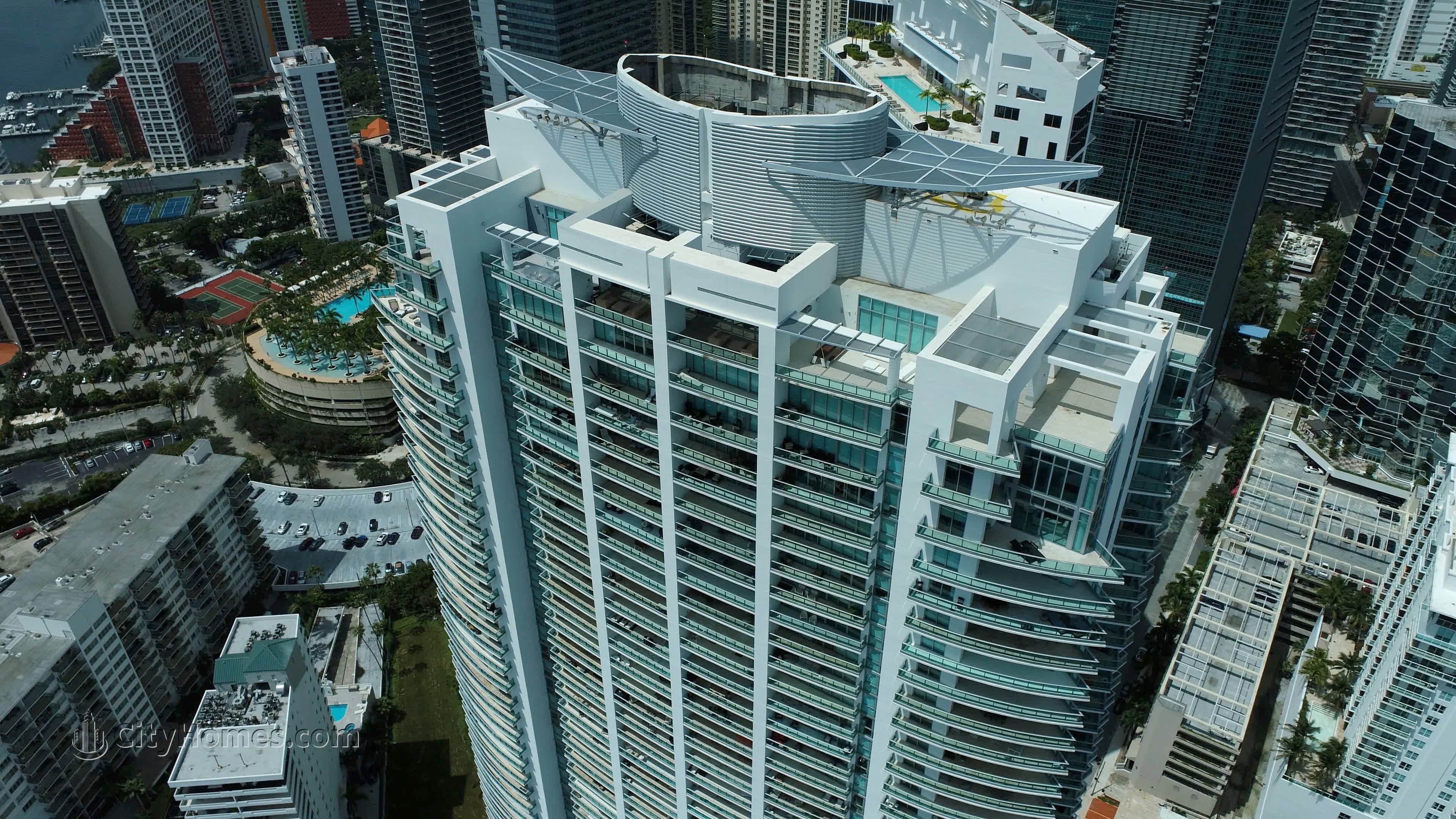 6. Jade Residences edificio en 1331 Brickell Bay Drive, Brickell, Miami, FL 33131