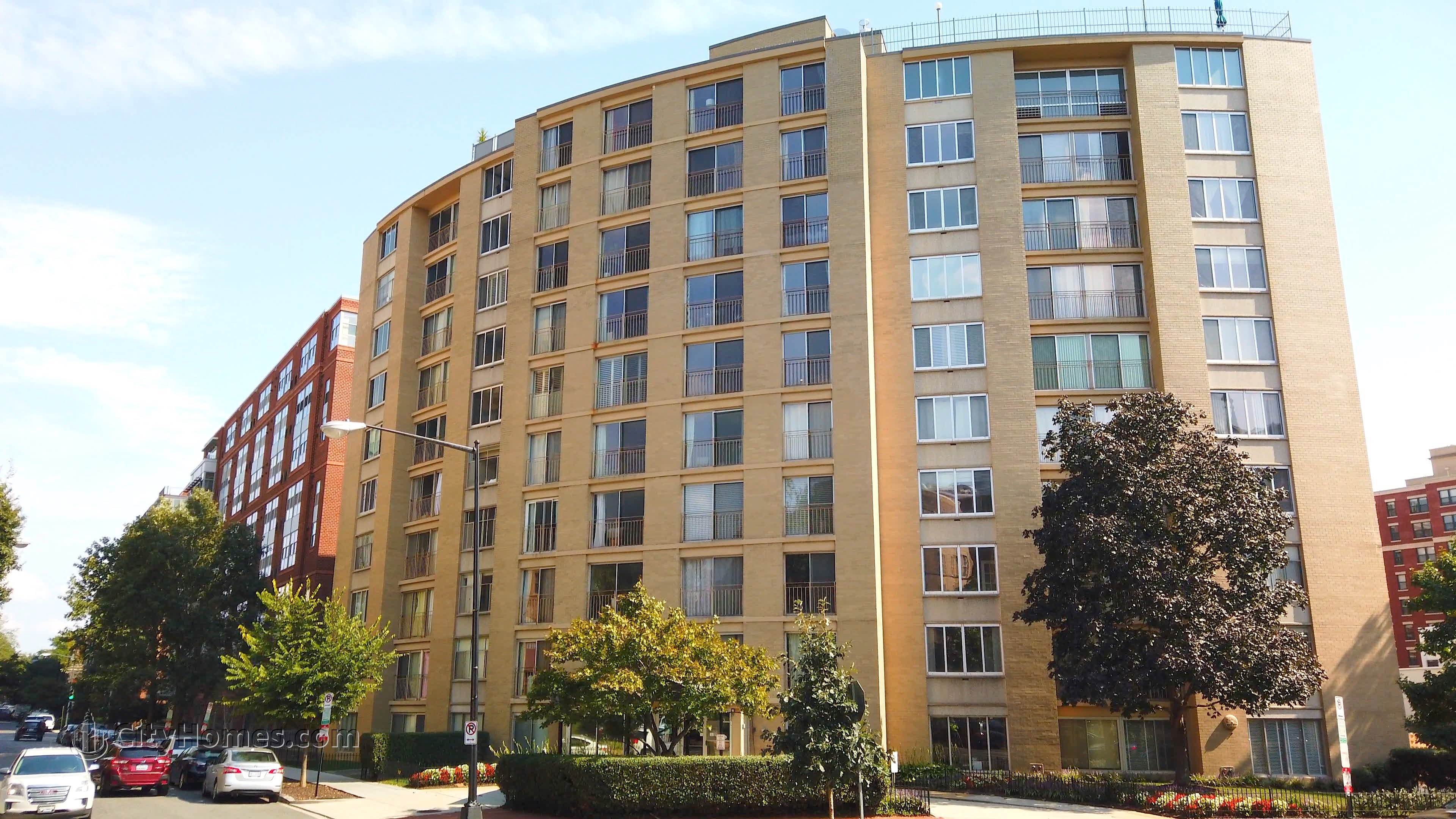 3. Crescent Tower xây dựng tại 1239 Vermont Ave NW, Logan Circle, Washington, DC 20005