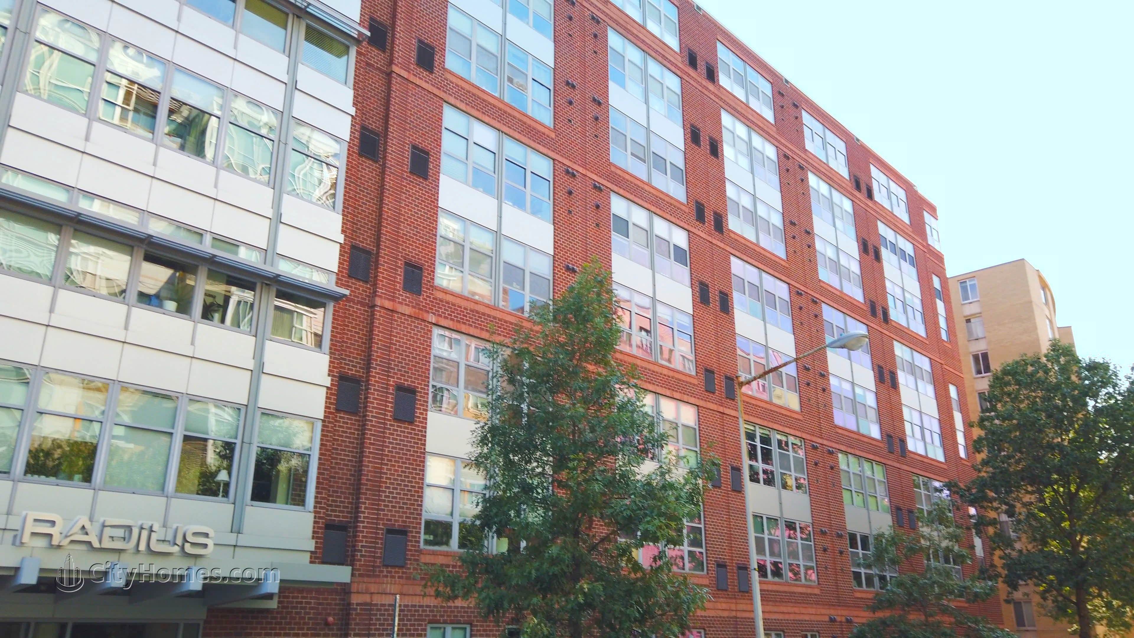 2. Radius Condos gebouw op 1300 N St NW, Logan Circle, Washington, DC 20005