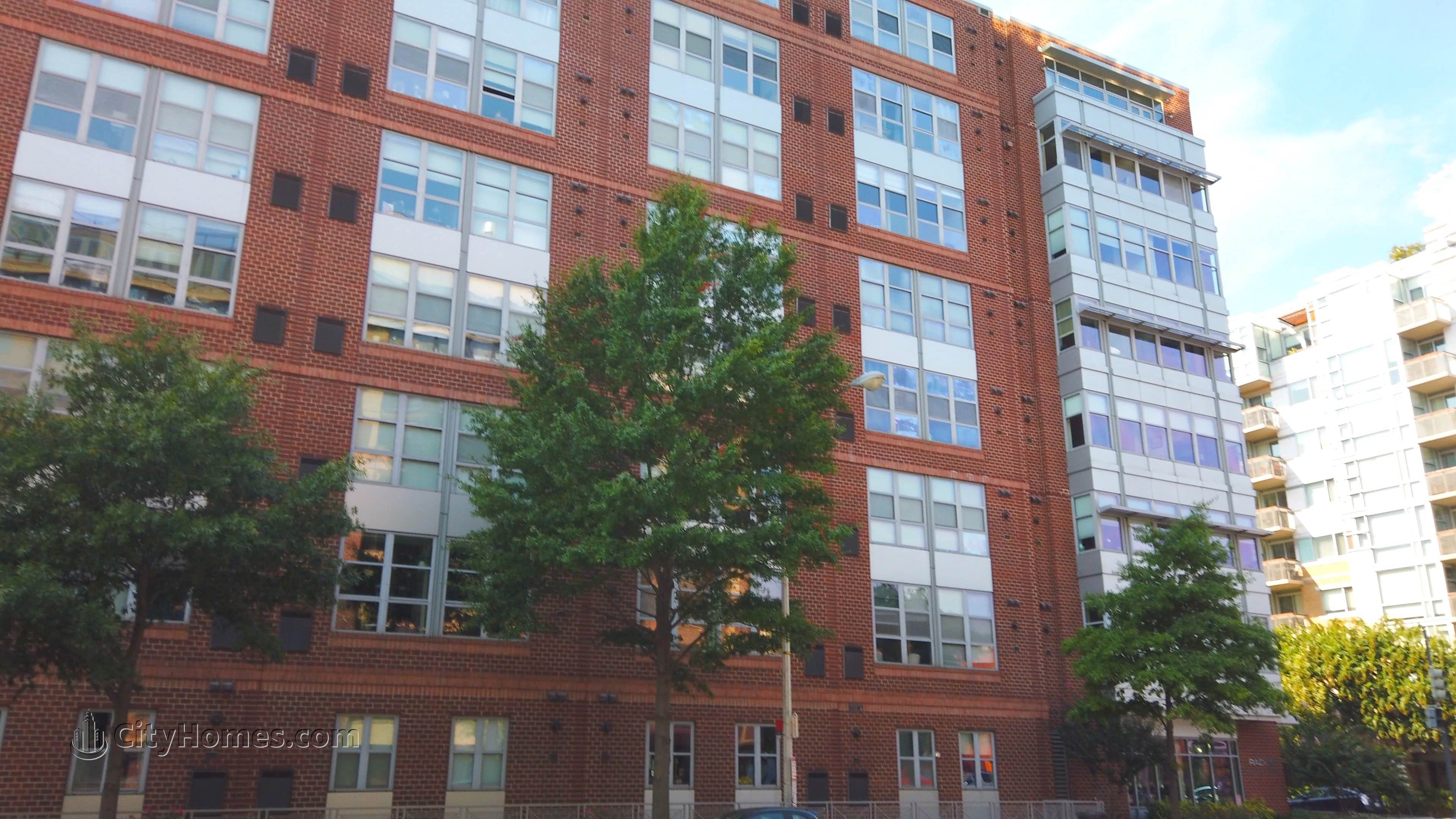 6. Radius Condos gebouw op 1300 N St NW, Logan Circle, Washington, DC 20005