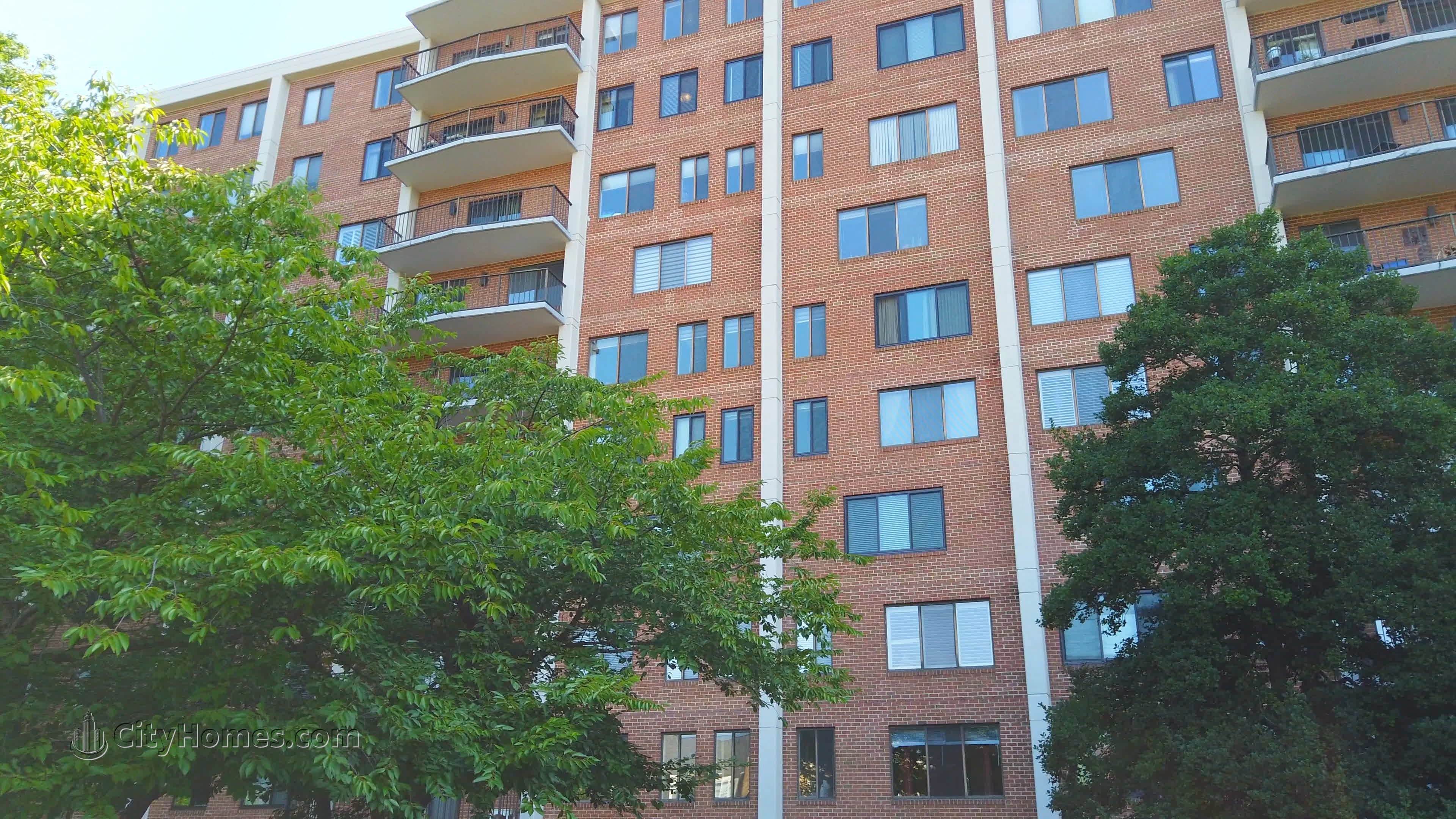 4. Sutton Towers建於 3101 New Mexico Ave NW, Wesley Heights, Washington, DC 20016