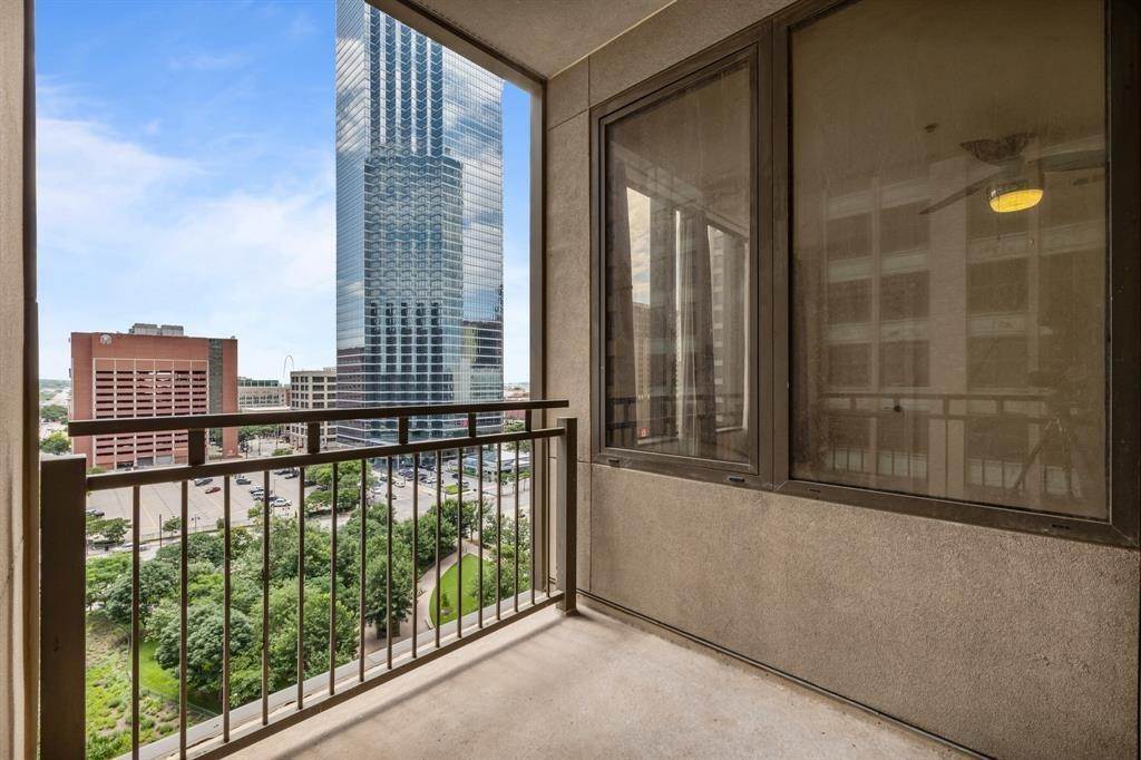 Condominium for Sale at Main Street District, Dallas, TX 75202