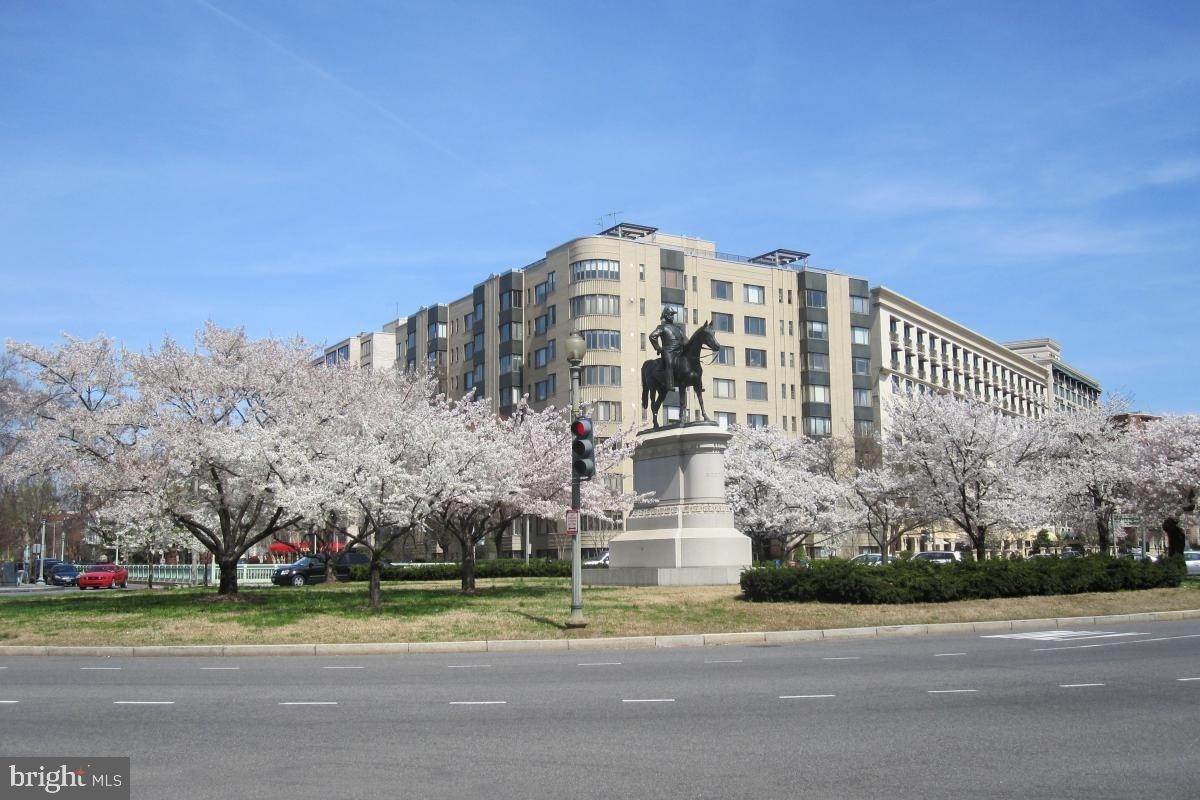 Condominium voor Verkoop op Dupont Circle, Washington, DC 20036
