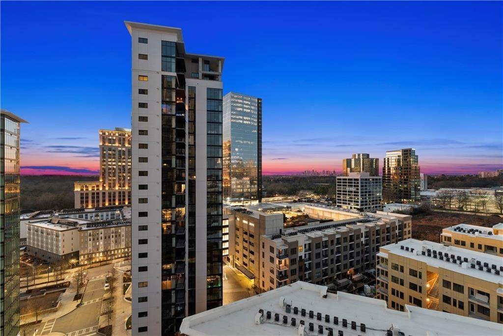 Condominium voor Verkoop op Lenox, Atlanta, GA 30326