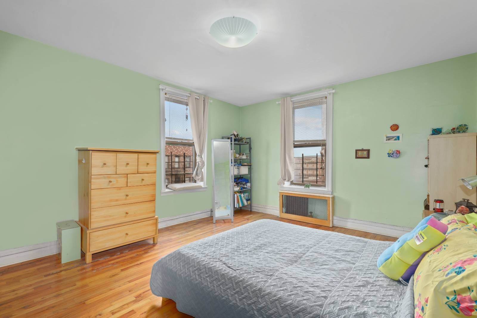 Apartamento para Venda às Olinville, Bronx, NY 10467