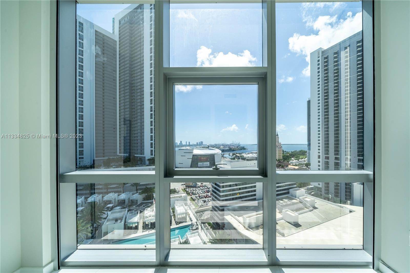Condominium pour l Vente à Park West, Miami, FL 33132
