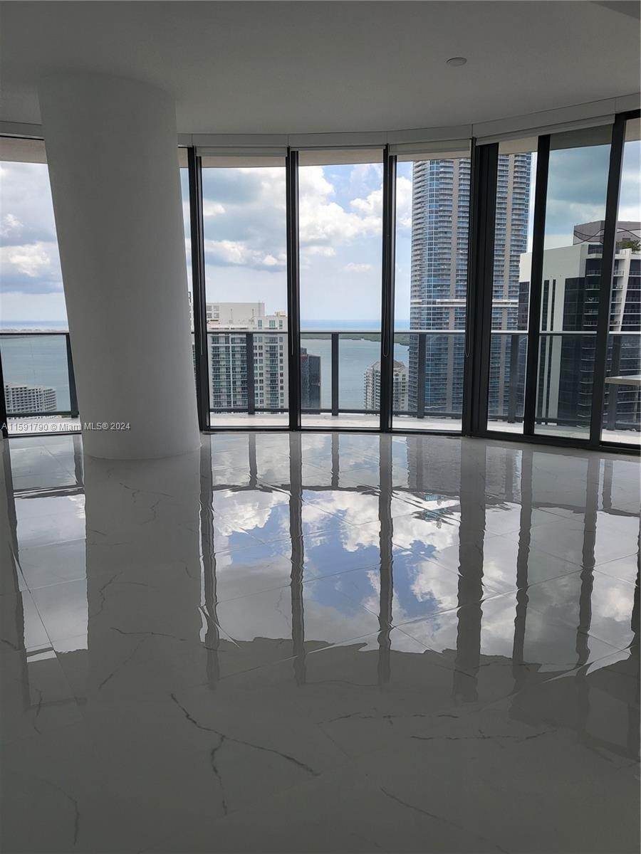 Condominium voor Verkoop op Riverside, Miami, FL 33130