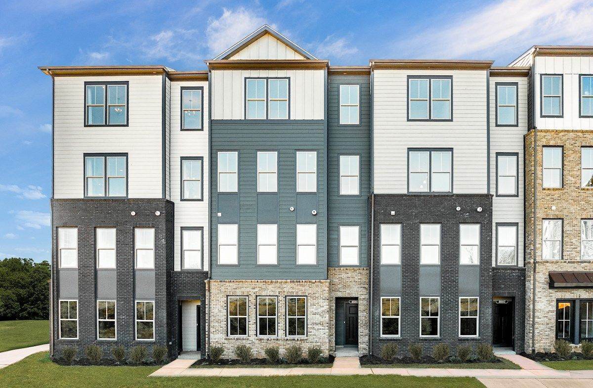 Regal Chase xây dựng tại 45997 Woodpecker Square, Sterling, VA 20165
