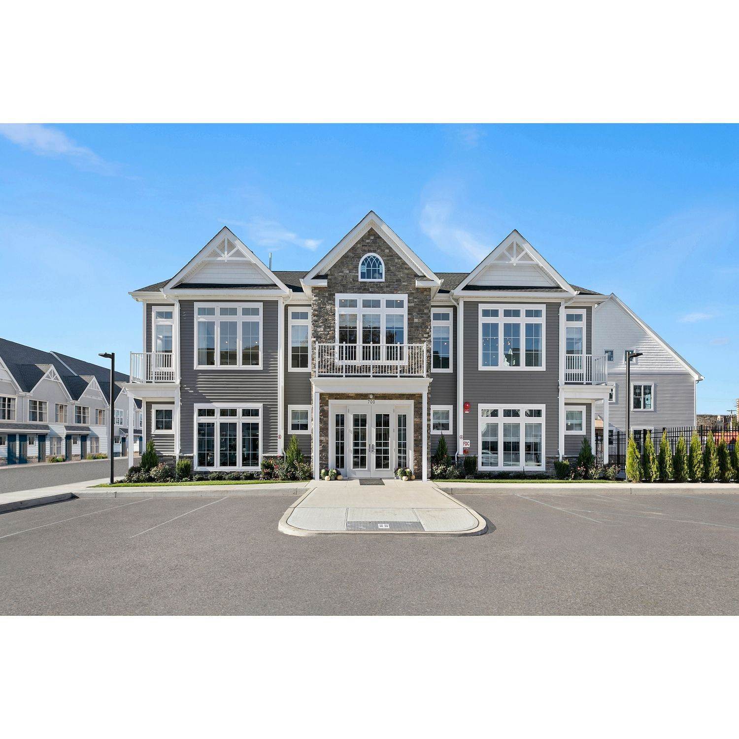 39. Meadowbrook Pointe East Meadow xây dựng tại 123 Merrick Avenue, East Meadow, NY 11554