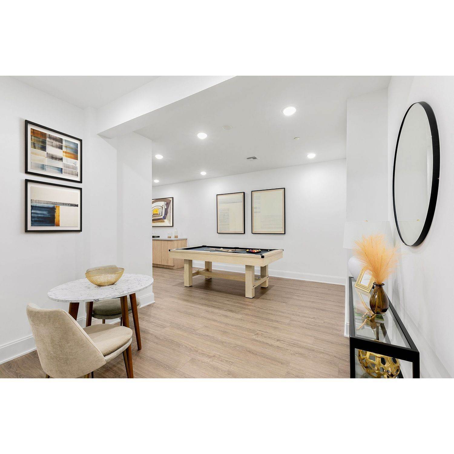 14. Meadowbrook Pointe East Meadow xây dựng tại 123 Merrick Avenue, East Meadow, NY 11554