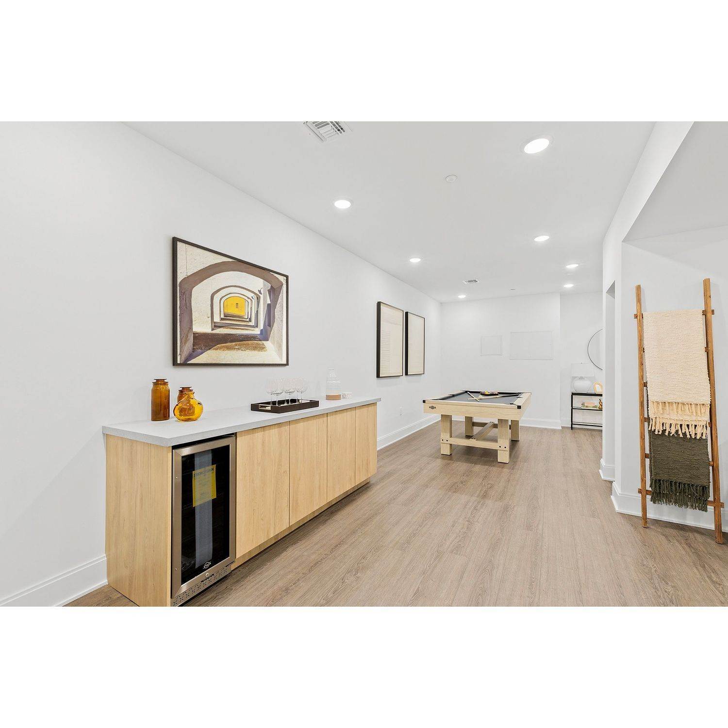 26. Meadowbrook Pointe East Meadow xây dựng tại 123 Merrick Avenue, East Meadow, NY 11554