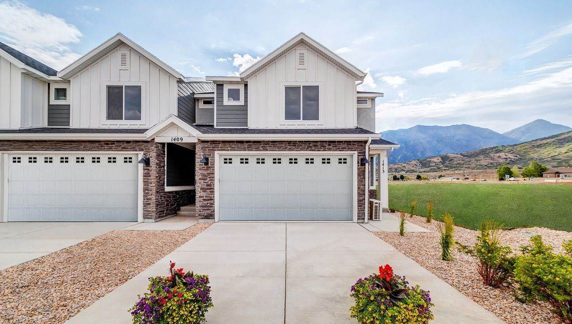 16. Little Valley Gateway xây dựng tại 8528 West Cordero Drive, Magna, UT 84044