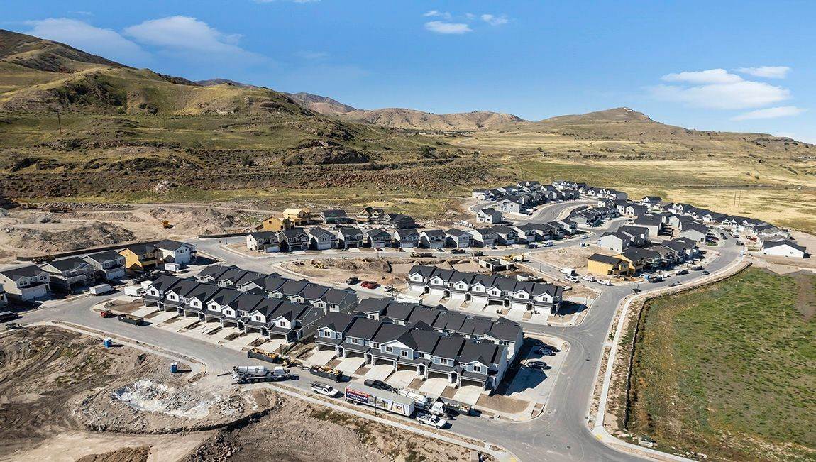 3. Little Valley Gateway xây dựng tại 8528 West Cordero Drive, Magna, UT 84044