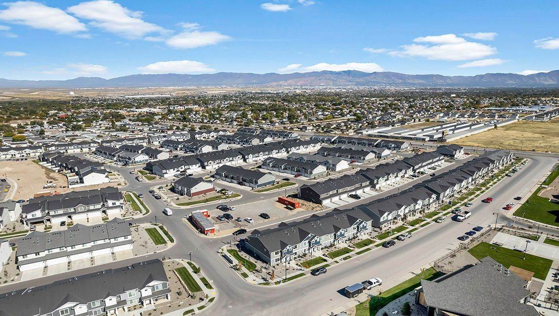 7. Little Valley Gateway xây dựng tại 8528 West Cordero Drive, Magna, UT 84044