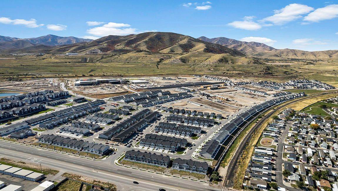 9. Little Valley Gateway xây dựng tại 8528 West Cordero Drive, Magna, UT 84044
