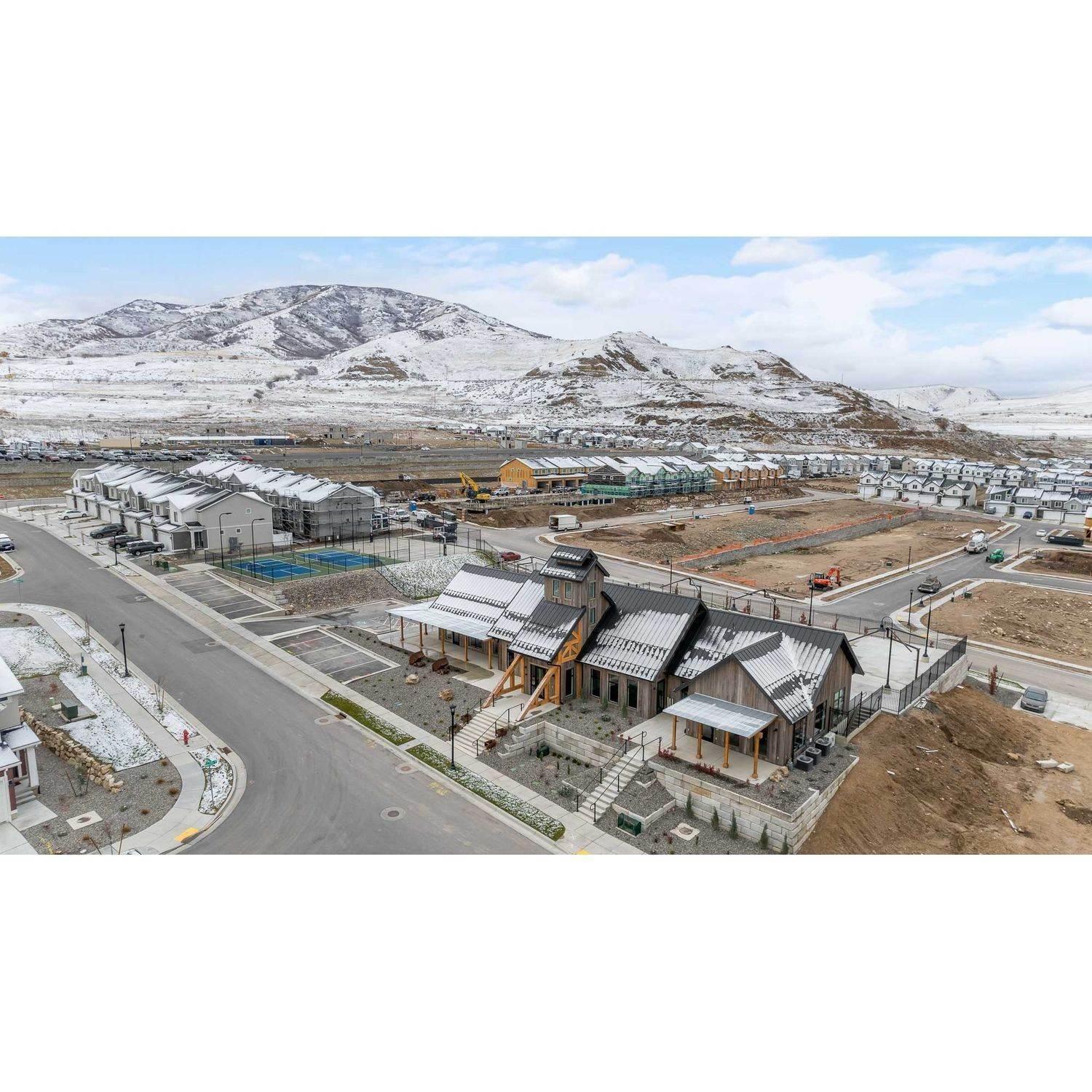 26. Little Valley Gateway xây dựng tại 8528 West Cordero Drive, Magna, UT 84044