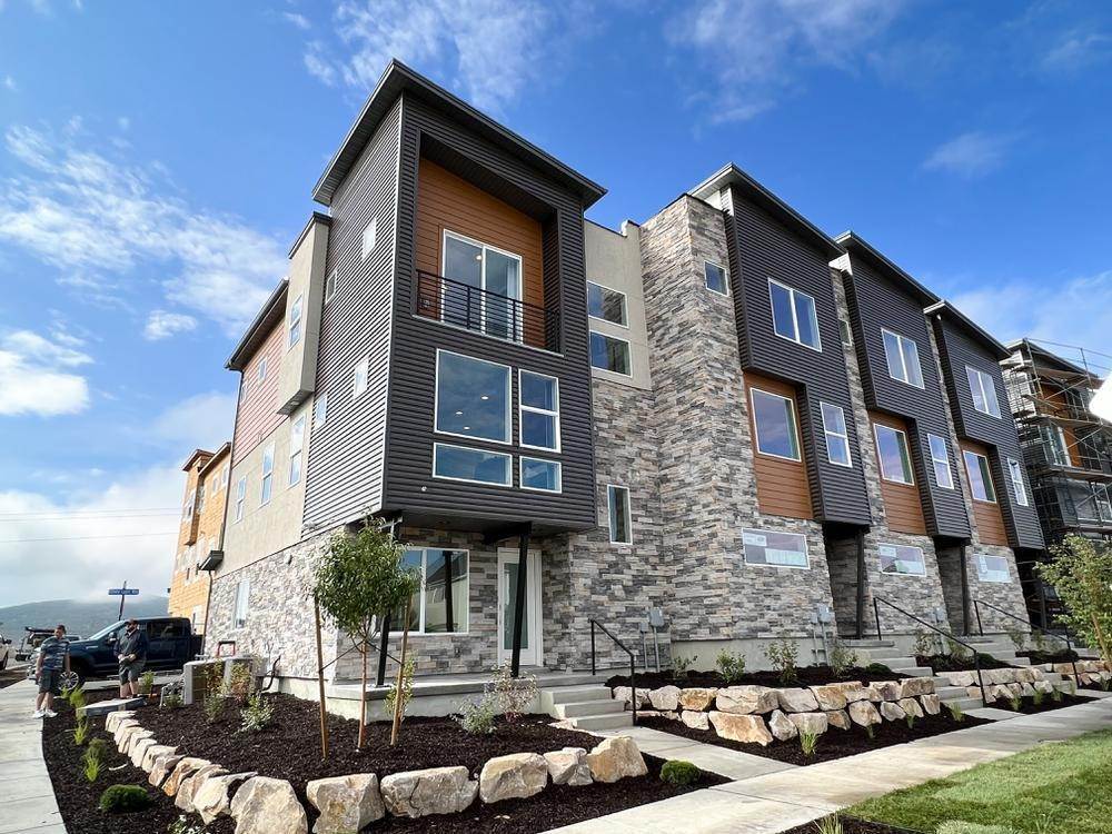 11. Silver Creek Townhomes xây dựng tại 6782 Woods Rose Drive, Park City, UT 84098
