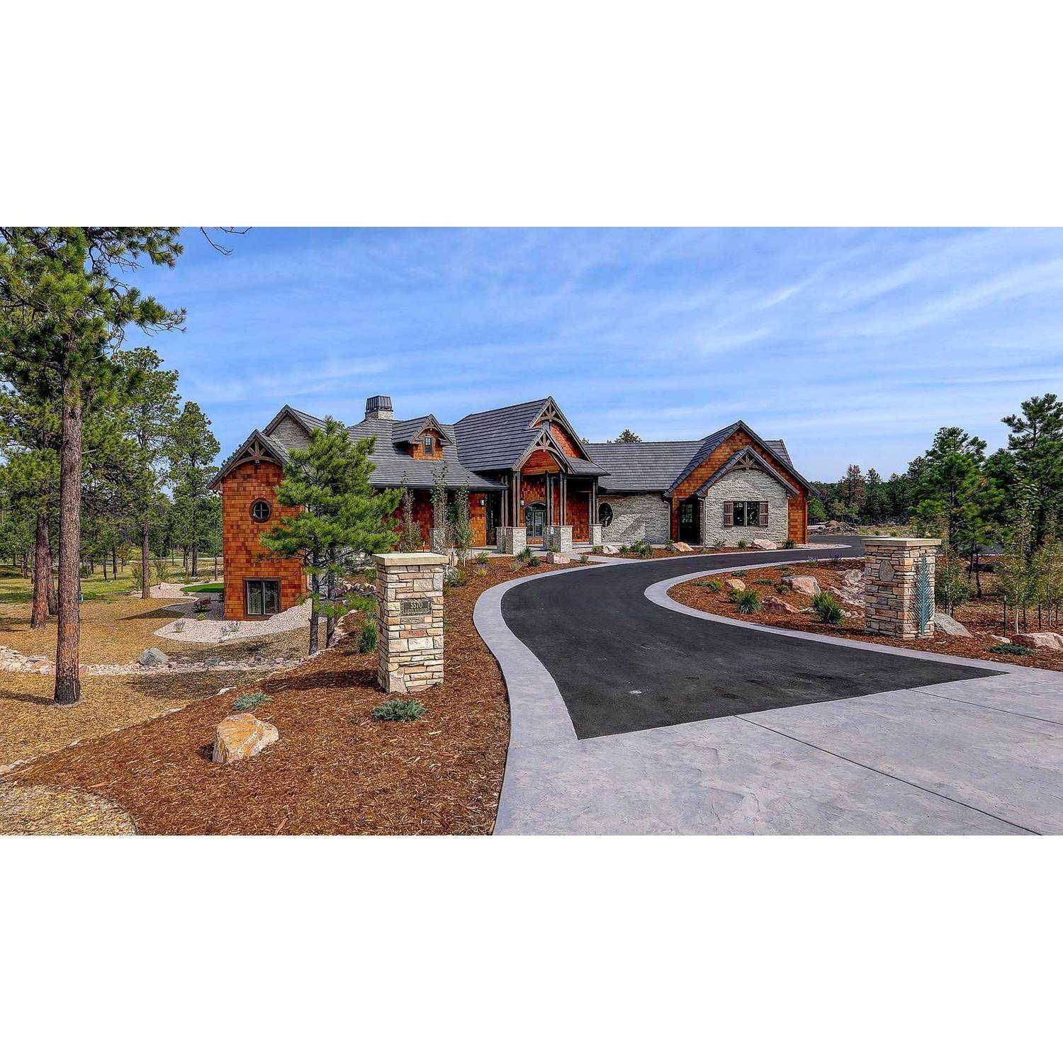 34. Galiant Homes xây dựng tại 4783 Farmingdale Dr, Colorado Springs, CO 80918