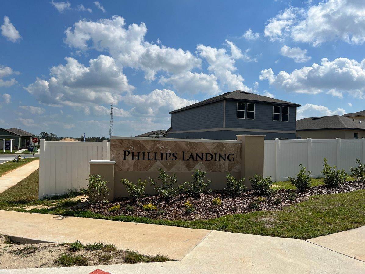 Phillips Landing Gebäude bei 2048 Hemingway, Groveland, FL 34736